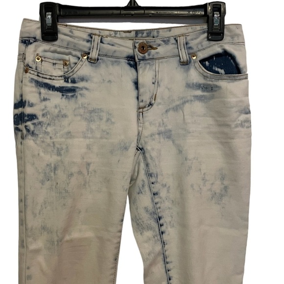 Highway Jeans Manufactured Bleached Light Wash Low Rise Stretchy Jeans Size 3 - Picture 2 of 6